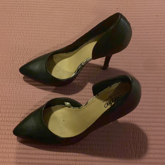 Mossimo pointy toe heels with snake detail - Picture 3 of 11